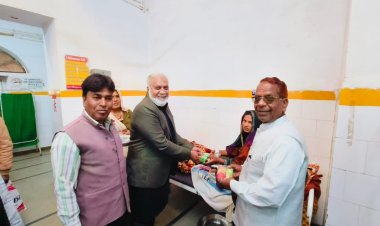 हजरत मोला अली की यौमे पैदाइश पर सरकारी अस्पताल में दूध बिस्किट और फल फ्रूट वितरण कर ली मरीजों दुआएं