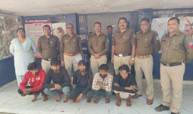 8 लेन पर लूट के प्रयास के आरोपियों को पुलिस ने किया गिरफ्तार, आंखों में मिर्ची पाउडर और तलवार दिखाकर कर रहे थे लूट