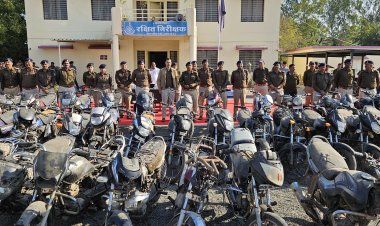 रतलाम पुलिस द्वारा विभिन्न प्रकरणों में आरोपियों से चोरी या चोरी की आशंका में 47 दोपहिया वाहन जप्त किए