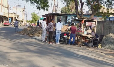 धर्म के नाम पर शासकीय स्कूल की पार्किंग की जमीन पर अवैध कब्जा कर बन रहा था पक्का निर्माण, कब्जेदार ने मौके पर ठेला संचालक महिला से की गली गलौज और जान से मारने की धमकी, कलेक्टर से हुई शिकायत