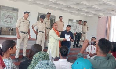 रिछाचांदा से परवलिया ग्राम में स्थानांतरित होने जा रही शराब दुकान का ग्रामीणों ने किया विरोध, कलेक्ट्रेट में ज्ञापन दे कर कहा, शराब दुकान आई तो विवाद होंगे, महिलाएं निकल नहीं सकेंगी और बालिकाएं स्कूल नहीं जा सकेगी