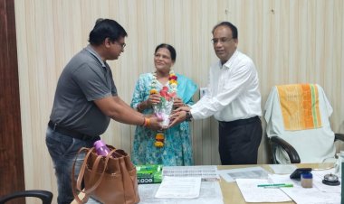 प्राध्यापक डॉ विद्या तिवारी ने आयोजित शिक्षक कर्मचारी प्रतियोगिता  टेबल टेनिस में पहला स्थान प्राप्त किया, हुआ सम्मान