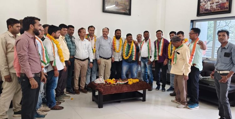 मंडल की सीहोर शाखा के 22 कर्मचारियों ने एम्प्लोयज यूनियन छोड़कर मजदूर संघ की सदस्यता ग्रहण की