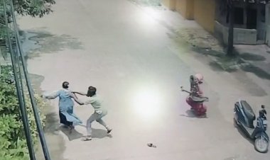 शादी से मना करने पर प्रेमी ने प्रेमिका पर किया कैची से जान लेवा हमला, प्रेम प्रसंग में प्रेमी ने प्रेमिका की स्कूटी रुकवाकर प्रेमिका की गर्दन और कंधे पर मारी कैची, पहले भी प्रेमिका कर चुकी थी शिकायत, मामले में ढ़िलपोल बरतने पर आईए थाना टीआई सहित प्रधान आरक्षक ओर उपनिरीक्षक हटाए गए