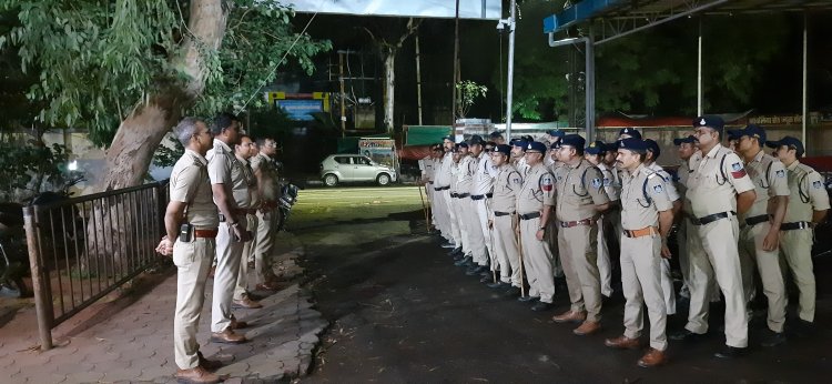 पुलिस ने कॉम्बिंग गश्त कर, गुंडे बदमाशों व असमाजिक तत्वों के विरुद्ध की कार्यवाही, लंबे समय से फरार 33 स्थाई वारंट, 96 गिरफ्तारी वारंट किए तामील, जिलाबदर, हिस्ट्री शीटर, निगरानी गुंडा बदमाशों की हुई चेकिंग