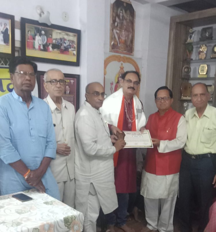 गुरुपूर्णिमा के मौके पर गायक राजीव शर्मा और उनके शिष्यों ने सुनाया रागदरबारी, वहीं कवि सुंदरलाल जोशी ने सरस्वती वंदना स्वर किया प्रेषित, अतिथियों का भी हुआ सम्मान