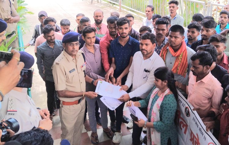 रतलाम पुलिस की करतूत, प्रतियोगी परीक्षा की तैयारी कर रहे 6 विद्यार्थियों को पूछताछ के बहाने थाने ले जाकर पीटा, बेवजह चोरी स्वीकार करवाने के लिए बनाया दबाव