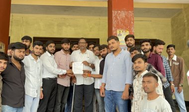 रादुविवि में एनएसयूआई का प्रदर्शन, पुलिस से हुई झड़प, परीक्षा परिणामों में अनियमित्ताओं का लगाया आरोप, पुनर्मूल्यांकन कर फिर परिणाम जारी को लेकर सौंपा ज्ञापन