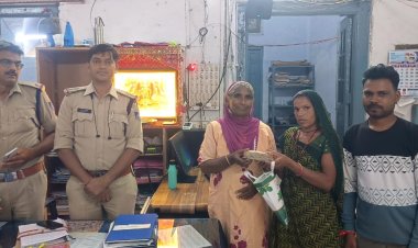 सब्जी विक्रेता जमीला ने दी ईमानदारी की मिसाल, 50 हजार की राशि रखी थैली भी ग्राहक को पुलिस की मदद से लौटाई 