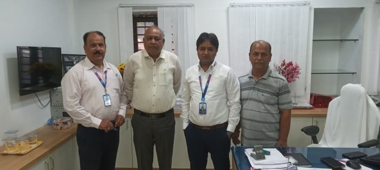 एसबीआई ट्रिब्यूट योजना के तहत सेवानिवृत कर्मचारी के निधन पर परिवार को दी जा रही 30 हजार रुपए की मदद