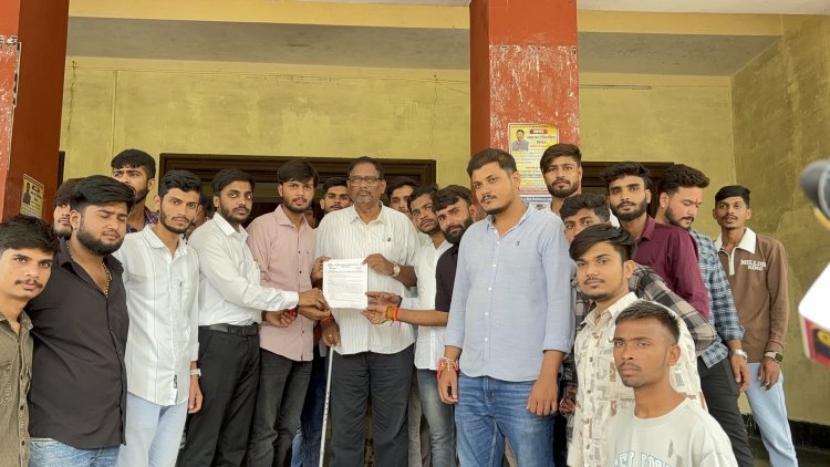 रादुविवि में एनएसयूआई का प्रदर्शन, पुलिस से हुई झड़प, परीक्षा परिणामों में अनियमित्ताओं का लगाया आरोप, पुनर्मूल्यांकन कर फिर परिणाम जारी को लेकर सौंपा ज्ञापन