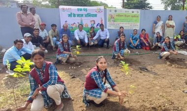 एक पेड़ मां अभियान के तहत सांदीपनि विद्यालय जावरा के बगीचे में स्टाफ और विद्यार्थियों ने किया पौधारोपण 