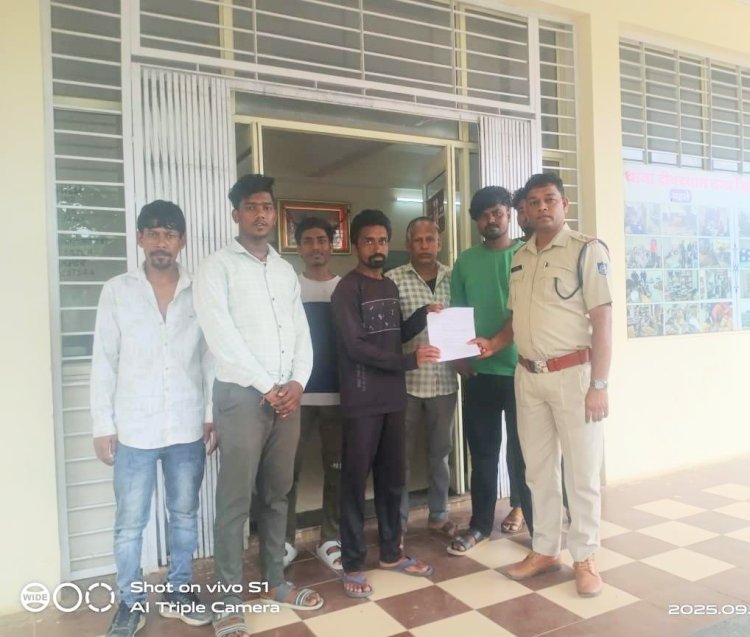 बदमाश शराबियों और  उनकी हफ्ता वसूली से परेशान राम रहीम नगर के क्षेत्रवासियों  ने डीडी नगर पुलिस को सौंपा ज्ञापन, बदमाशों पर कर्रवाई और लोगों की सुरक्षा की मांग की