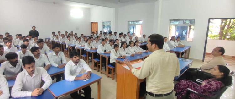 सेवा पखवाड़ा के तहत उद्योग विभाग द्वारा राॅयल काॅलेज में युवाओं को आत्मनिर्भर बनाने के लिए कौशल विकास विषय पर  हुआ व्याख्यान 