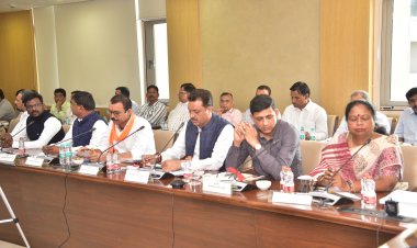 भोपाल में आयोजित महापौर परिषद बैठक में रतलाम महापौर पटेल ने उठाए जनहित के मुद्दे, बिल्डिंग परमिशन नामांतरण प्लीज वृद्धि के पेंडिंग प्रकरण, नियमों में शहंशोधन सहित आवारा पशुओं से जुड़े मुद्दों पर की चर्चा 