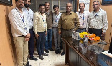 रेलवे के सिनियर डीओएम अजय ठाकुर के सेवानिवृत्त होने पर  स्टेट बैक परिवार ने किया उनका सम्मान