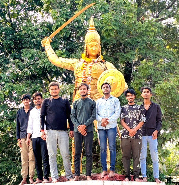 महान वीरांगना रानी दुर्गावती की जयंती पर NSUI ने किया याद, प्रतिमा पर माल्यार्पण कर किया पौधारोपण