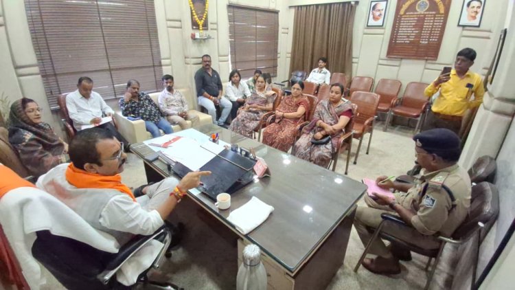 दीपोत्सव पर्व के मौके यातायात व्यवस्था होगी सुगम, 13 स्थानों पर होगी निःशुल्क पार्किंग, महापौर प्रहलाद पटेल ने यातायात एवं परिवहन समिति की बैठक