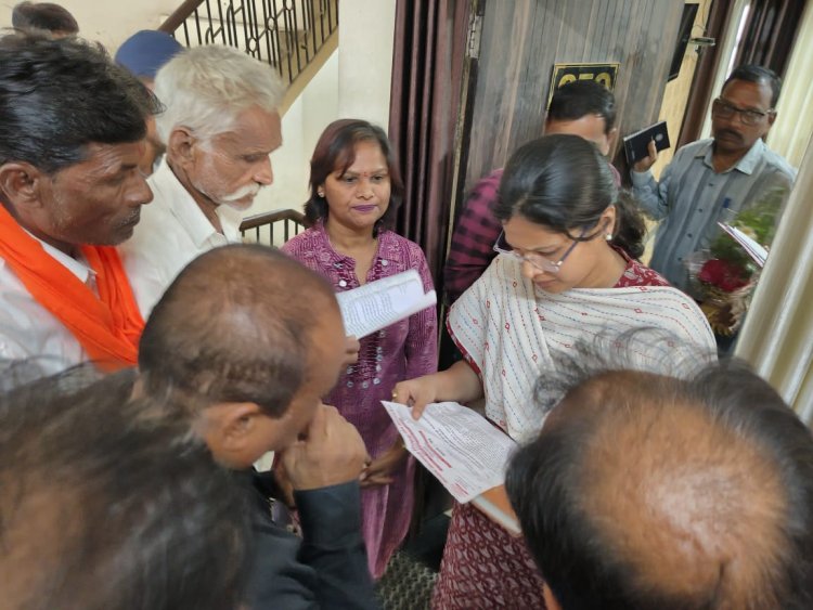 नवागत जिला पंचायत सीईओ वैशाली जैन का आजाद अध्यापक शिक्षक संघ रतलाम ने किया स्वागत और शिक्षकों की समस्याओं से अवगत करवाते हुए सौंपा ज्ञापन