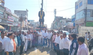 भारत के पहले प्रधानमंत्री पंडित जवाहरलाल नेहरू जी की जन्म जयंती पर कांग्रेस ने किया माल्यार्पण