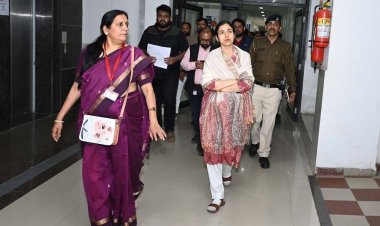 कलेक्टर का मेडिकल कॉलेज में औचक निरीक्षण: व्यवस्थाओं को और अधिक सरल बनाने के निर्देश