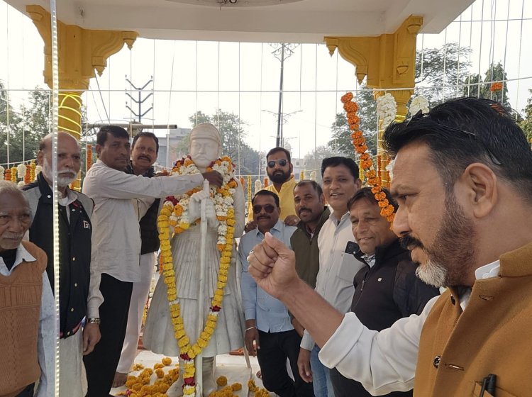 रतलाम स्थापना दिवस: महाराजा रतन सिंह की प्रतिमा पर माल्यार्पण कर किया नमन