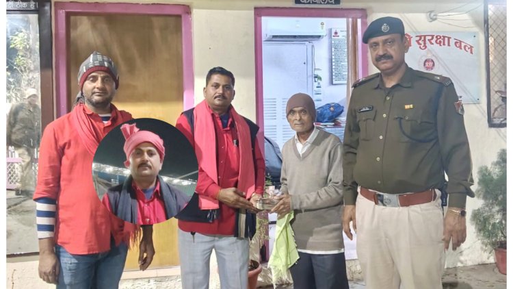 ईमानदारी की मिसाल: रतलाम स्टेशन पर कुली को मिला नोटों से भरा बैग, हार्ट पेशेंट बुजुर्ग के बुझते चेहरे पर लौटी मुस्कान