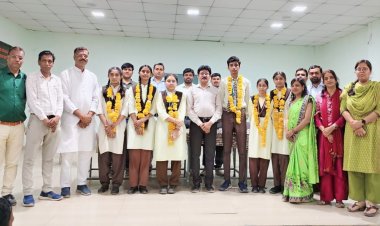 शासकीय उत्कृष्ट विद्यालय रतलाम का दबदबा: वार्षिक परीक्षा में 91% विद्यार्थी सफल, लक्षिता और आदित्यराज ने मारी बाजी