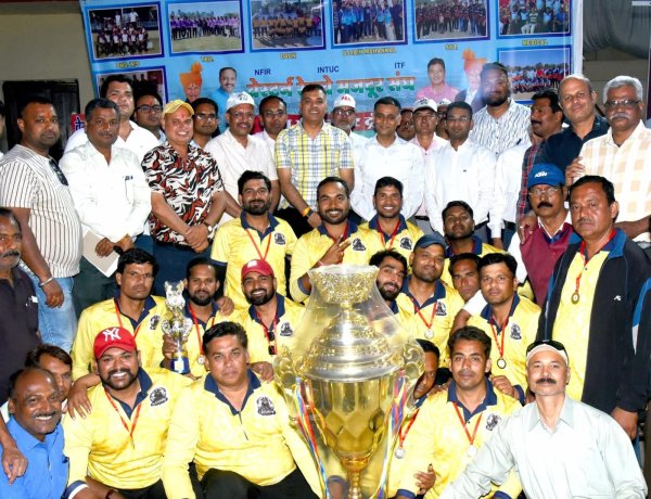 रेलवे ग्राउंड पर दिखा TRO का 'पावर प्ले', दादा माहुरकर ट्रॉफी की विजेता बनी मनीष मीणा की सेना, DRM अश्विनी कुमार ने विजेता टीम को सौंपी चमचमाती ट्रॉफी, संदीप यादव चुने गए 'मैन ऑफ द टूर्नामेंट
