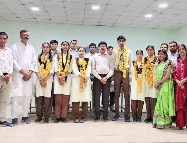 शासकीय उत्कृष्ट विद्यालय रतलाम का दबदबा: वार्षिक परीक्षा में 91% विद्यार्थी सफल, लक्षिता और आदित्यराज ने मारी बाजी