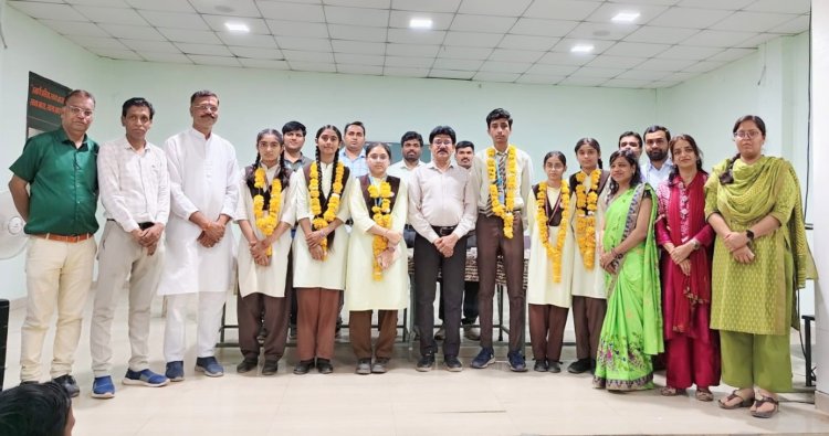 शासकीय उत्कृष्ट विद्यालय रतलाम का दबदबा: वार्षिक परीक्षा में 91% विद्यार्थी सफल, लक्षिता और आदित्यराज ने मारी बाजी