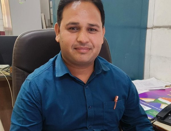 संदीप शर्मा ने संभाला रतलाम रेल मंडल के मुख्य जनसंपर्क निरीक्षक का पदभार