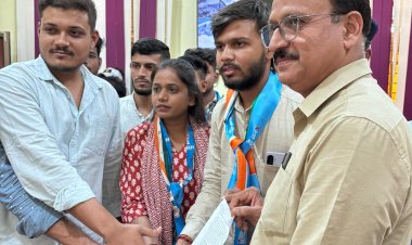 रादुविवि में बवाल: छात्र हितों से खिलवाड़ पर भड़की NSUI, दफ्तर में घुसकर जताया विरोध