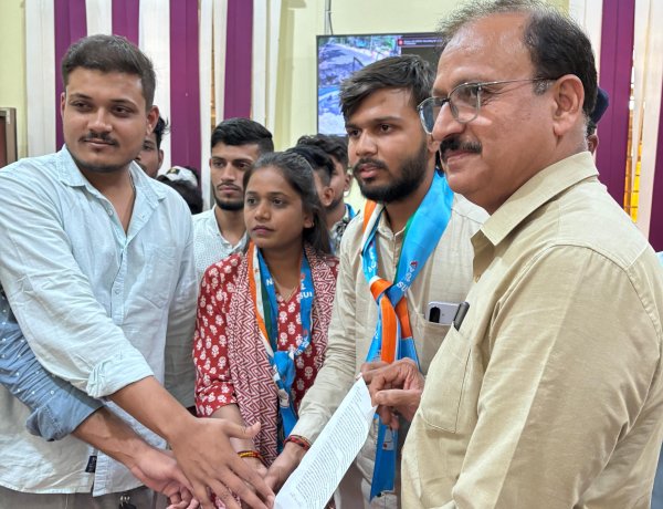 रादुविवि में बवाल: छात्र हितों से खिलवाड़ पर भड़की NSUI, दफ्तर में घुसकर जताया विरोध