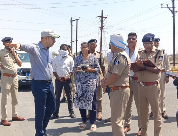 सड़क सुरक्षा के लिए रतलाम एसपी का बड़ा अभियान: 25 KM के निरीक्षण के बाद याद आई पीएम की अपील, फिर एक ही गाड़ी में सवार हुए सभी अफसर