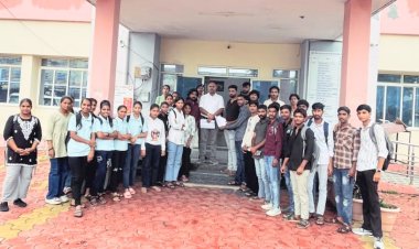 ग्रामीण विद्यार्थियों की परिवहन समस्या को लेकर छात्र नेताओं ने सौंपा ज्ञापन: निजी बसों की मनमानी पर रोक लगाने की मांग