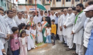 इस्लामिया ए हिंद कमेटी द्वारा स्वतंत्रता दिवस पर अनोखी पहल, नौनिहाल बेटियों ने ध्वजारोहण कर दिया महिला सशक्तिकरण का संदेश