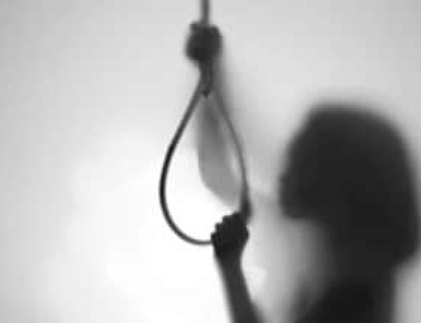 रतलाम के गौरव पैलेस में दसवीं की छात्रा ने फांसी लगाकर की आत्महत्या, जांच में जुटी पुलिस  घर में अकेली थी 16 वर्षीया खुशी
