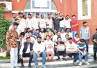 खस्ताहाल सड़कों के लिए नगर निगम जबलपुर को ‘नंबर-1’ की ट्रॉफी प्रदान करने पहुंची युवा कांग्रेस, महापौर का मुखौटा पहनाकर ट्रॉफी और प्रमाण पत्र प्रदान कर किया गया सांकेतिक सम्मान