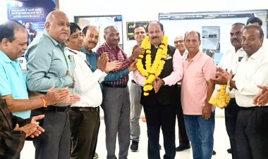 एसबीआई मुख्य शाखा में राजकुमार सोनगरा की सेवानिवृत्ति पर हुआ भव्य अभिनंदन: 20 साल सेना और 17 साल बैंक में दी बेदाग सेवाएं