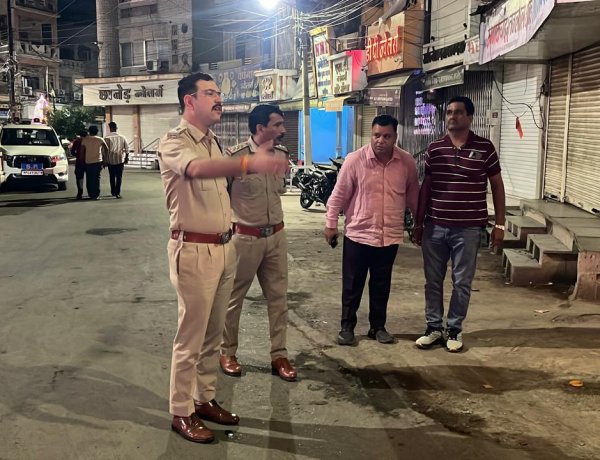 जब देर रात खुद मैदान में उतरे कप्तान: गणेश पंडालों से लेकर चौकियों तक SP ने लिया सुरक्षा का जायजा!